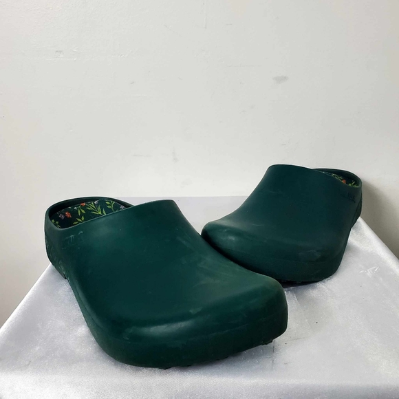 MUK LUKS Women's Garden Green Clogs - Picture 9 of 15